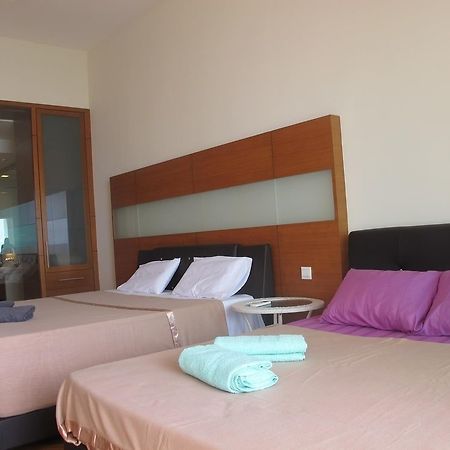 טנג'ונג בונגא Luxury Suites @ Straits Quay מראה חיצוני תמונה