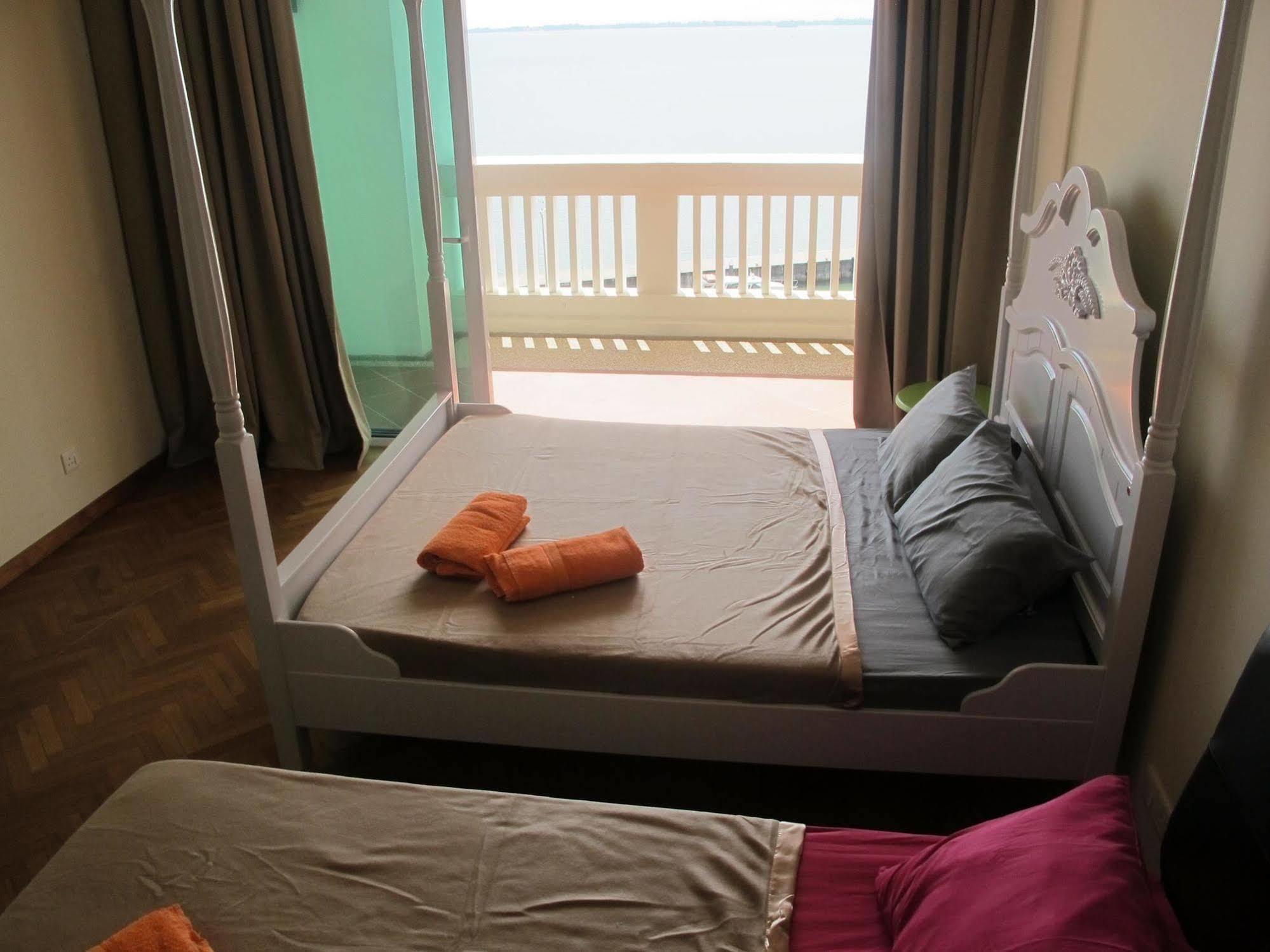 טנג'ונג בונגא Luxury Suites @ Straits Quay מראה חיצוני תמונה