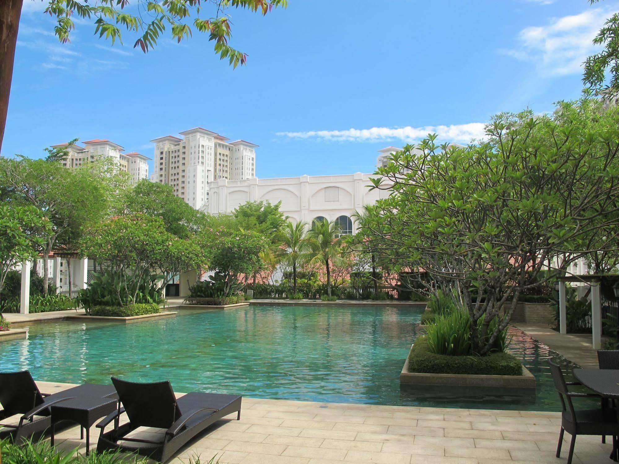 טנג'ונג בונגא Luxury Suites @ Straits Quay מראה חיצוני תמונה